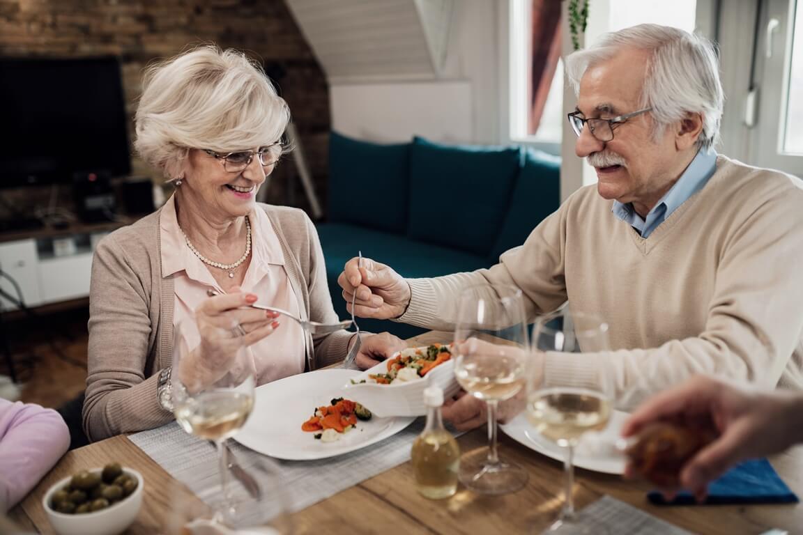 Як покращити апетит у літньої людини?